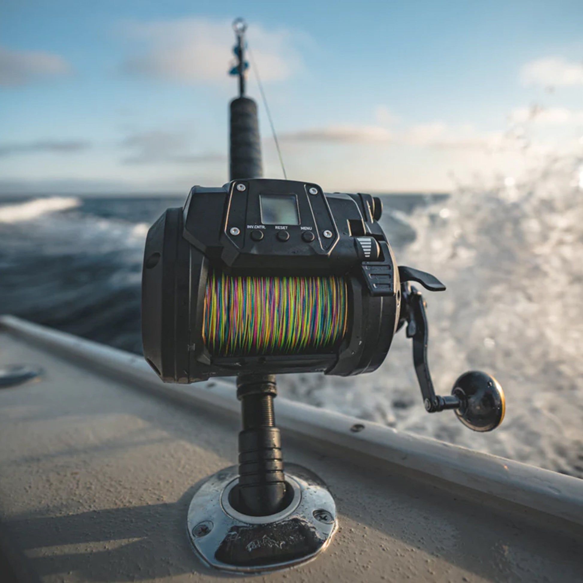 Daiwa Tanacom 1200 Power Assist Electric Reel with FREE RB700 Starter Kit